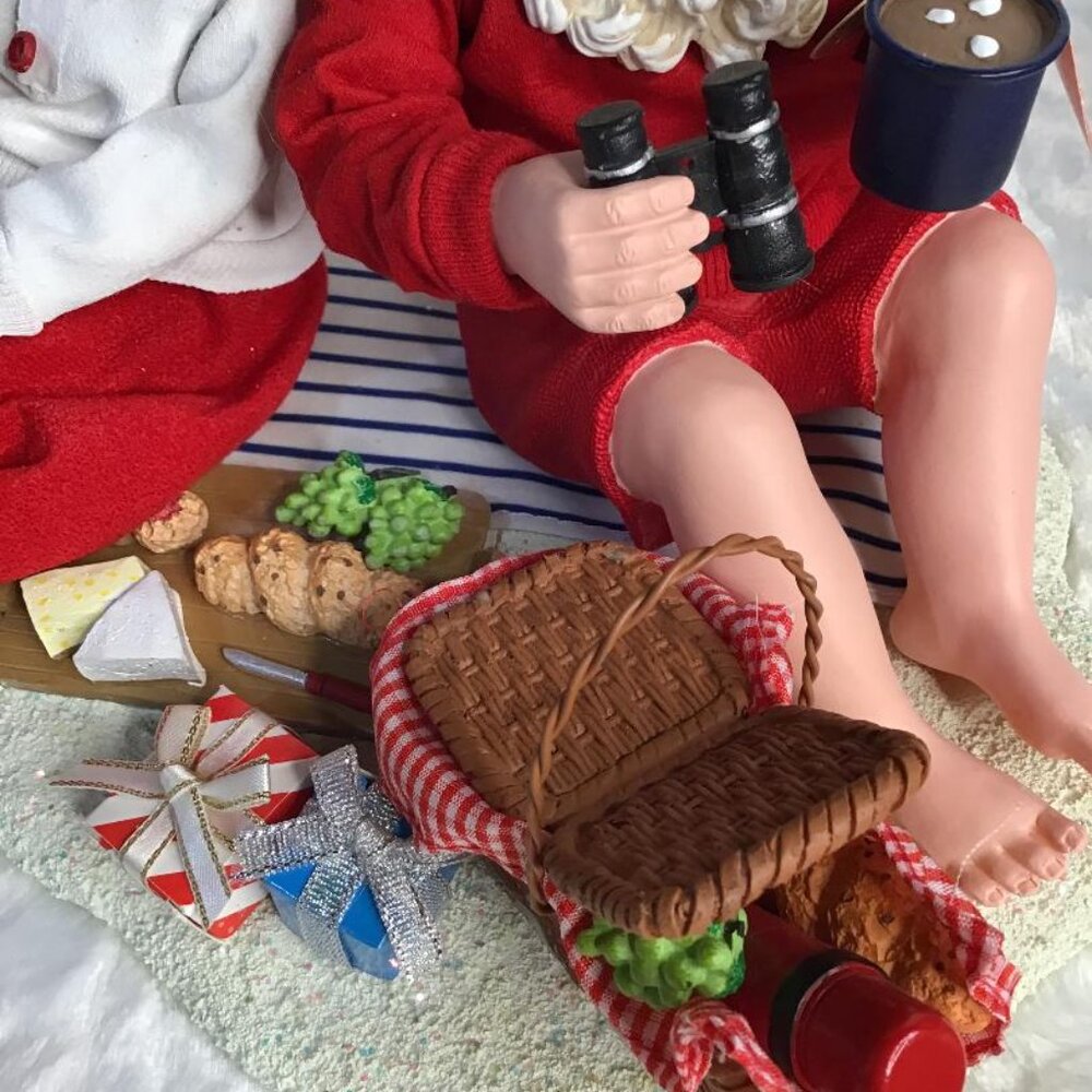 Clothtique Possible Dreams 'Life is a Picnic' 2023 Santa Figure 6012189 - NEW - Picture 6 of 11
